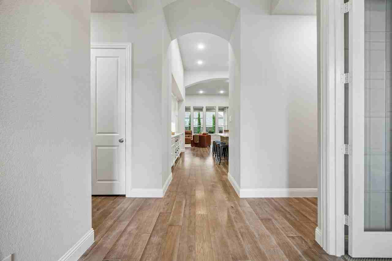 1950 Foxglen Dr - Photo 3 of 31