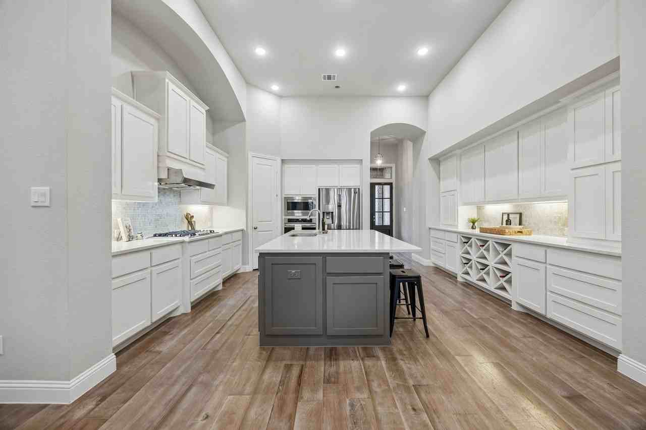 1950 Foxglen Dr - Photo 7 of 31