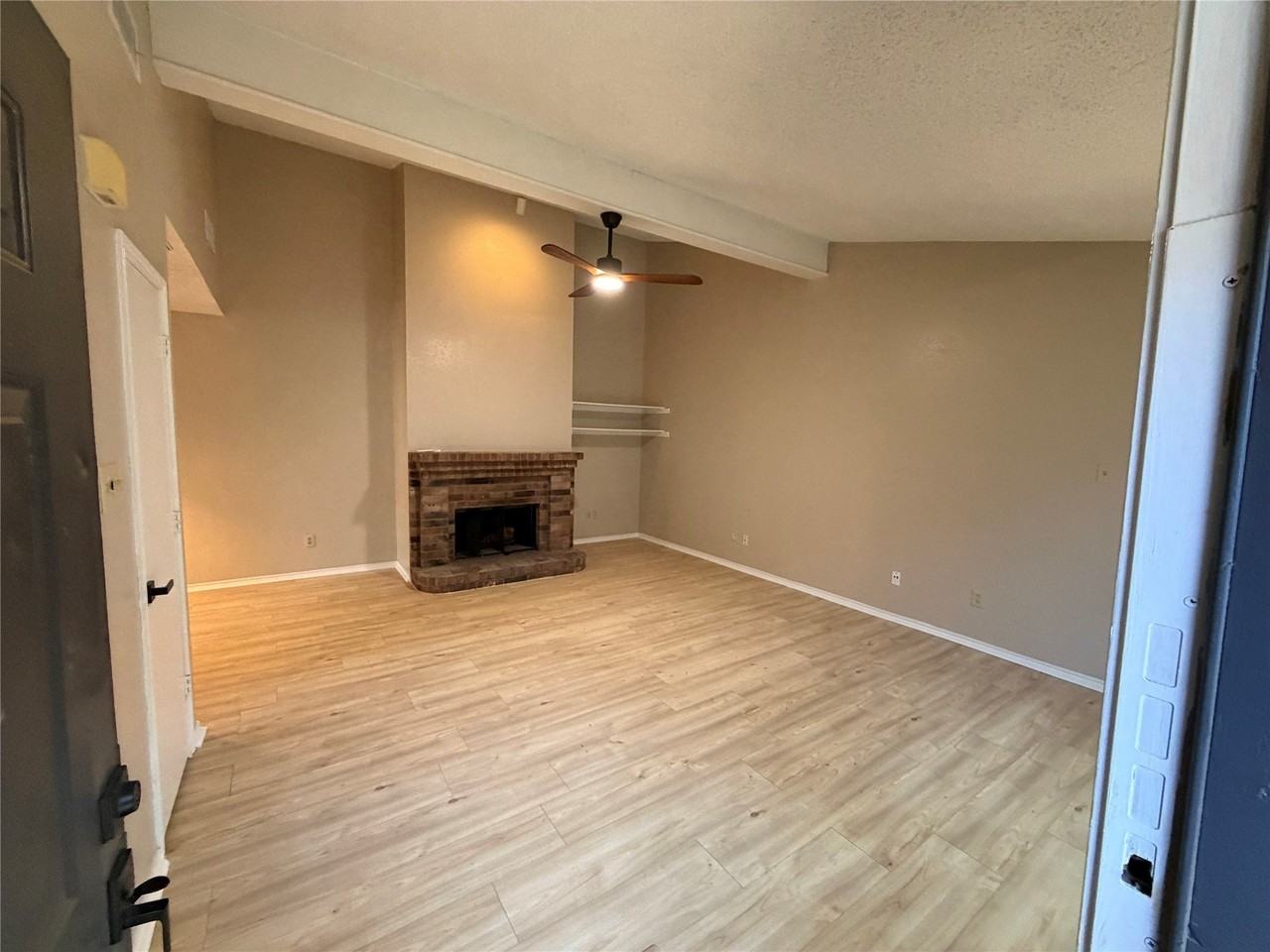 6259 Canyon Cir - Photo 3 of 15
