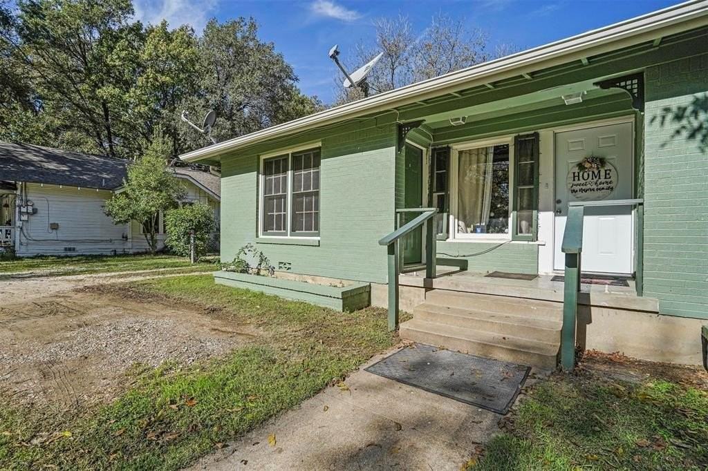 210 W Willingham St #B - Photo 2 of 14