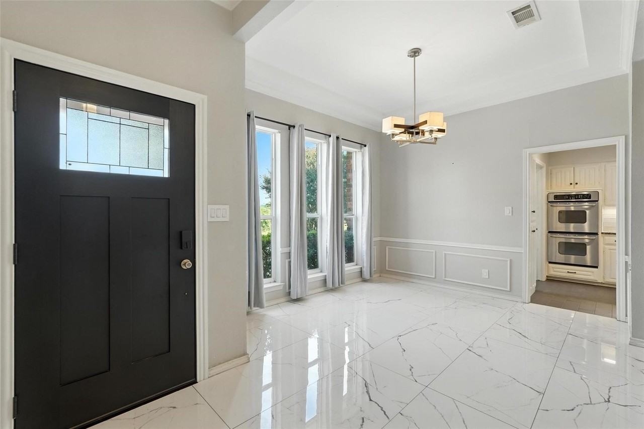 7938 Fair Oaks Ave - Photo 2 of 27