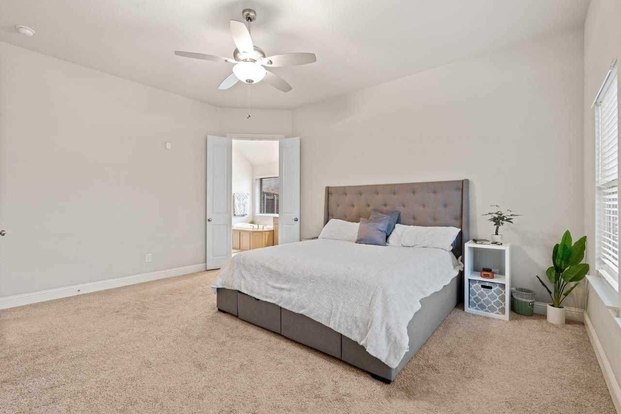 225 Lariat Trl - Photo 3 of 30