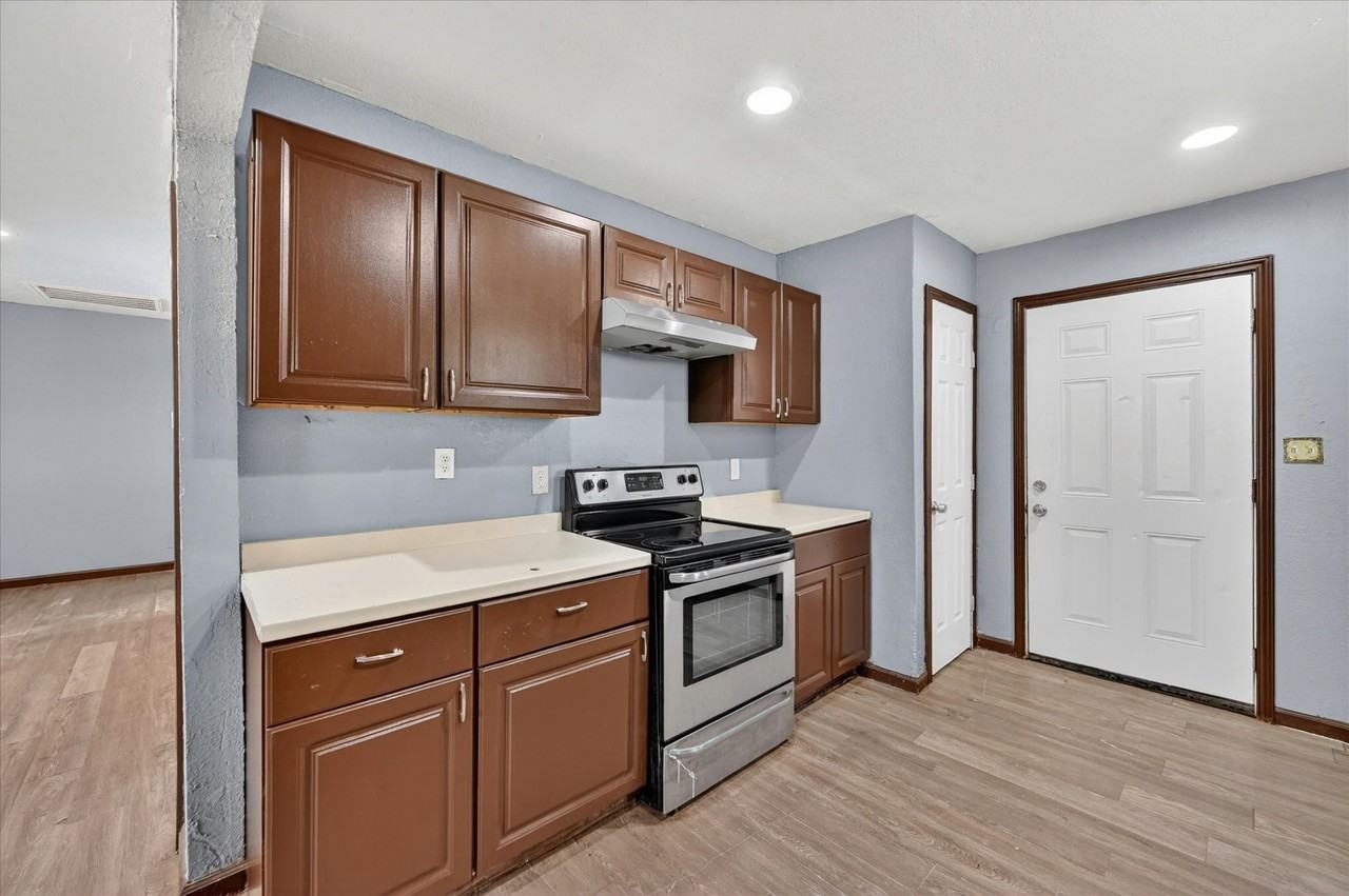 601 Royal St - Photo 3 of 27