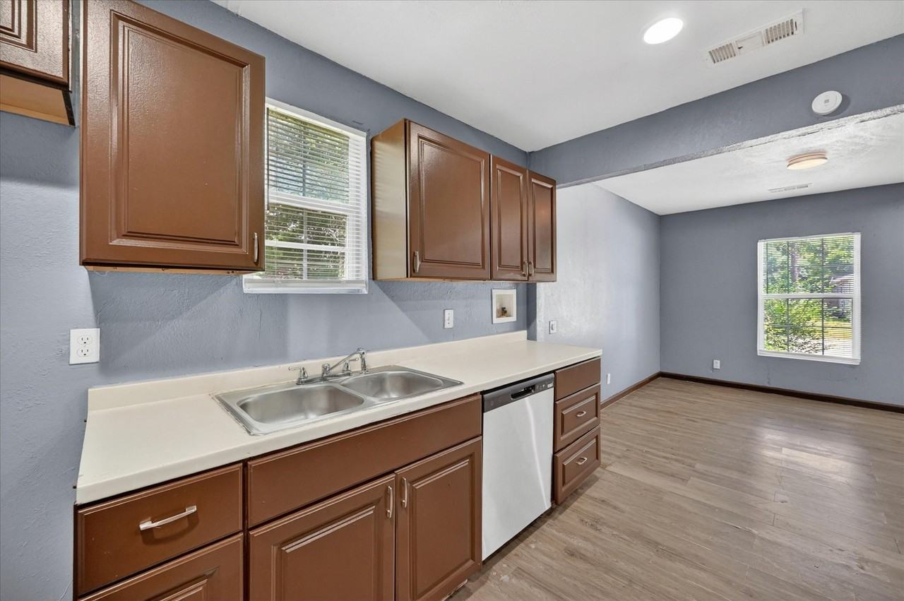 601 Royal St - Photo 6 of 27