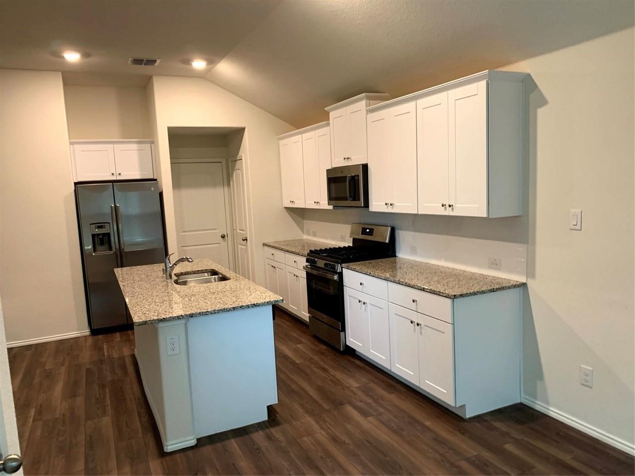2444 Larimar Dr - Photo 4 of 28