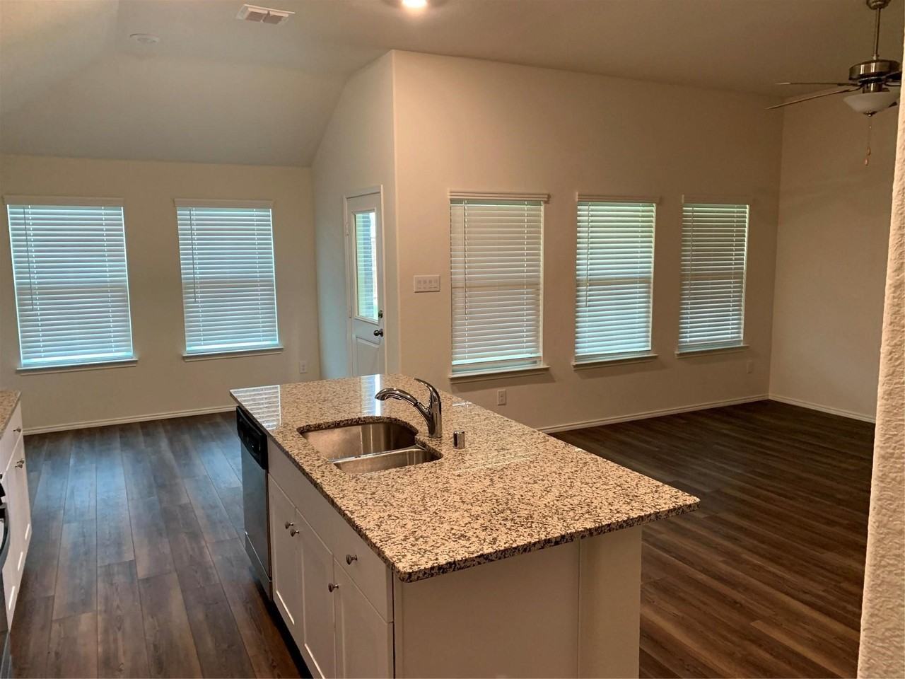 2444 Larimar Dr - Photo 5 of 28