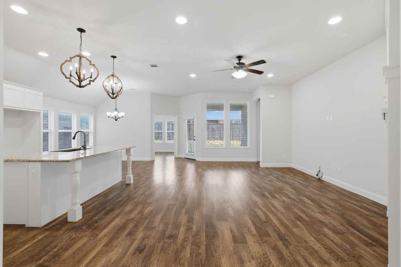3523 Charleston Dr - Photo 4 of 40