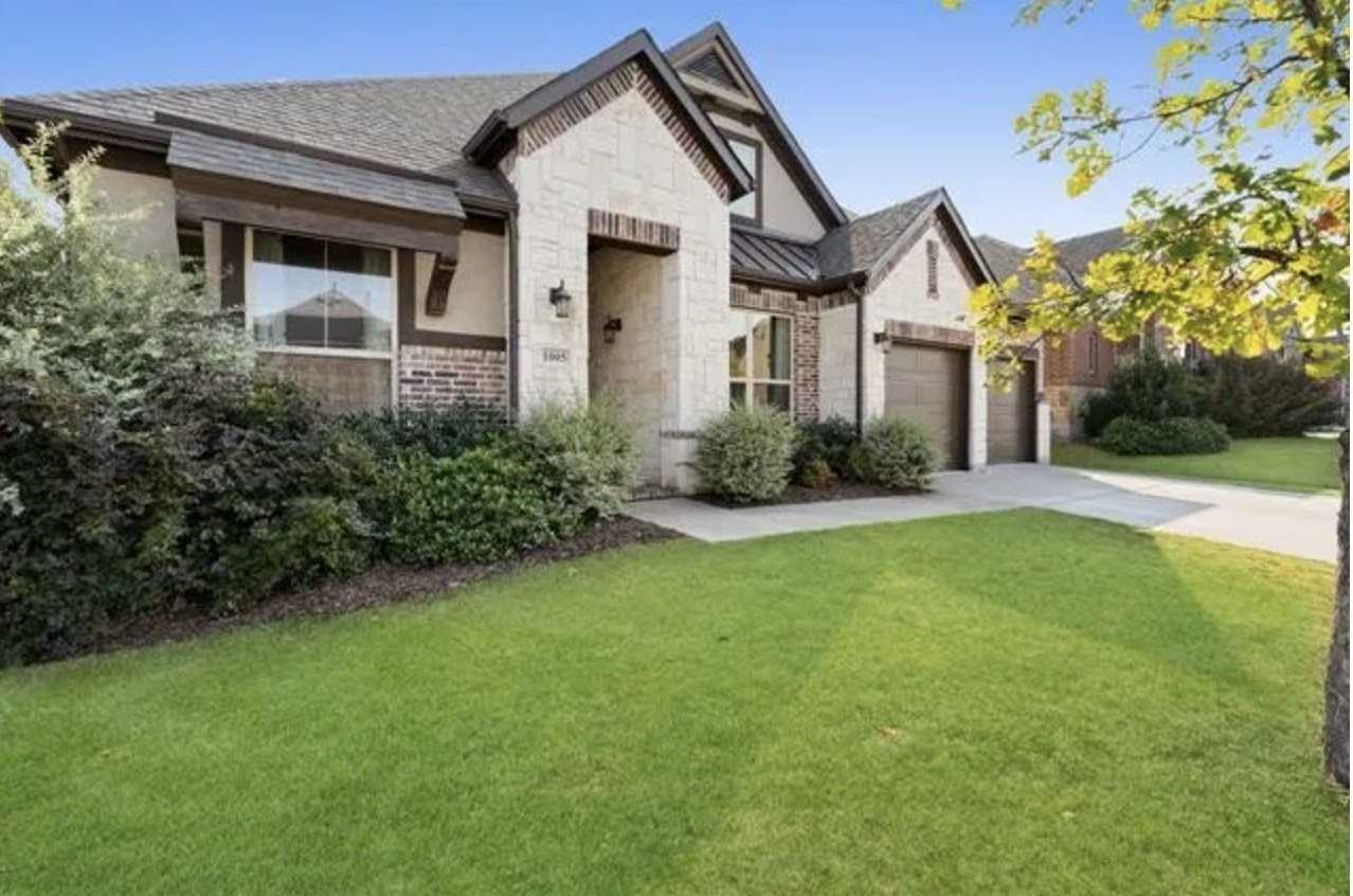 1005 Benbrook Trl - Photo 2 of 35