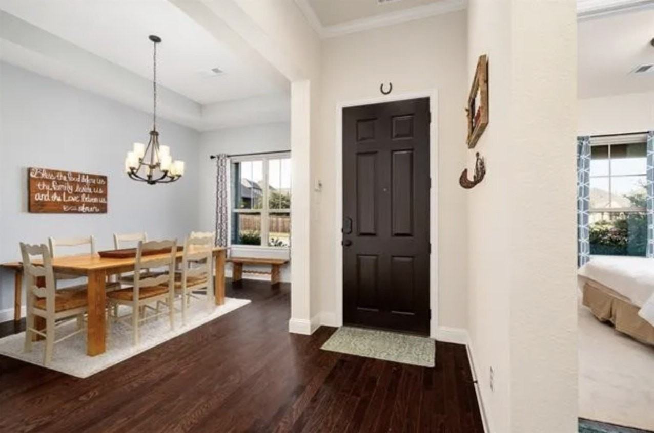 1005 Benbrook Trl - Photo 4 of 35
