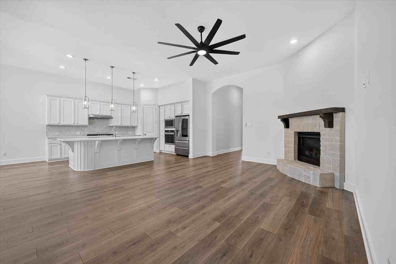 4317 Sanctuary Dr - Photo 5 of 32