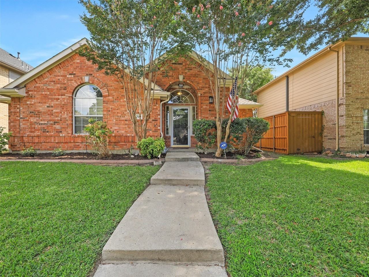 2709 Vail Dr - Photo 2 of 25