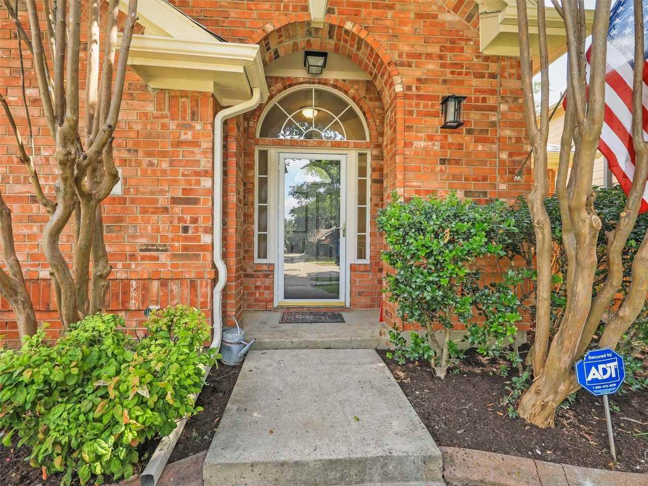 2709 Vail Dr - Photo 3 of 25