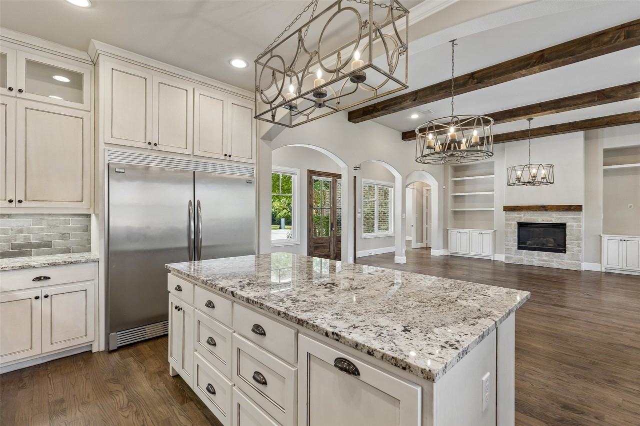 2737 Farmers Branch Ln - Photo 4 of 38