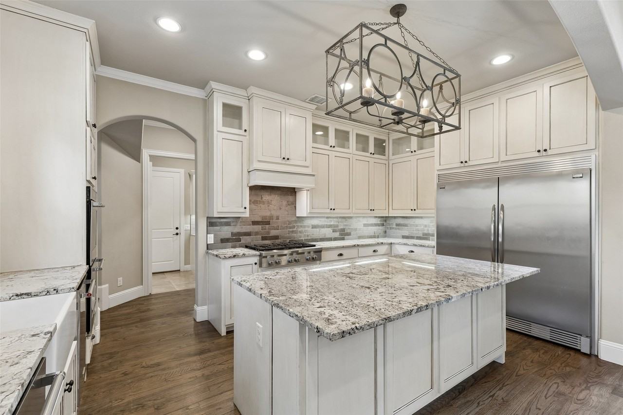 2737 Farmers Branch Ln - Photo 7 of 38