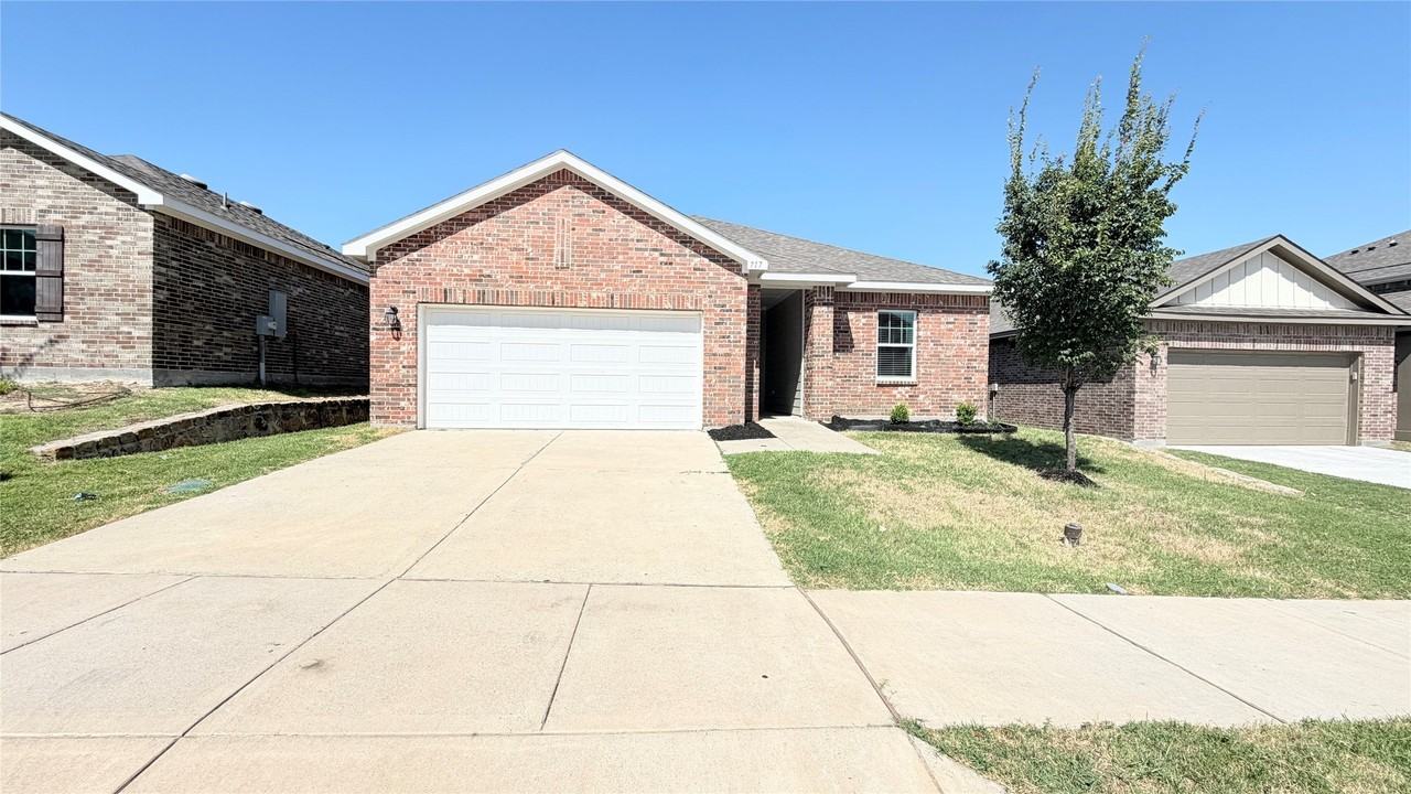 717 Yorkshire Dr - Photo 2 of 23