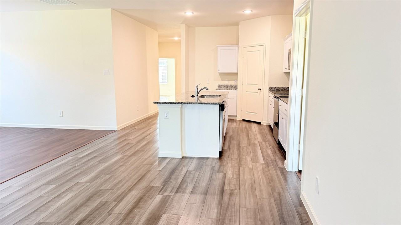 717 Yorkshire Dr - Photo 5 of 23