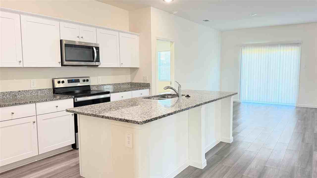 717 Yorkshire Dr - Photo 6 of 23