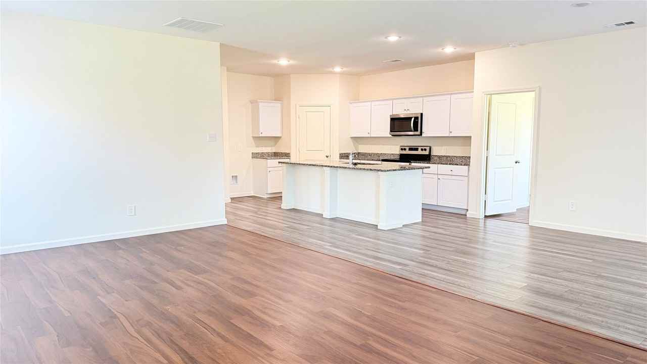 717 Yorkshire Dr - Photo 7 of 23