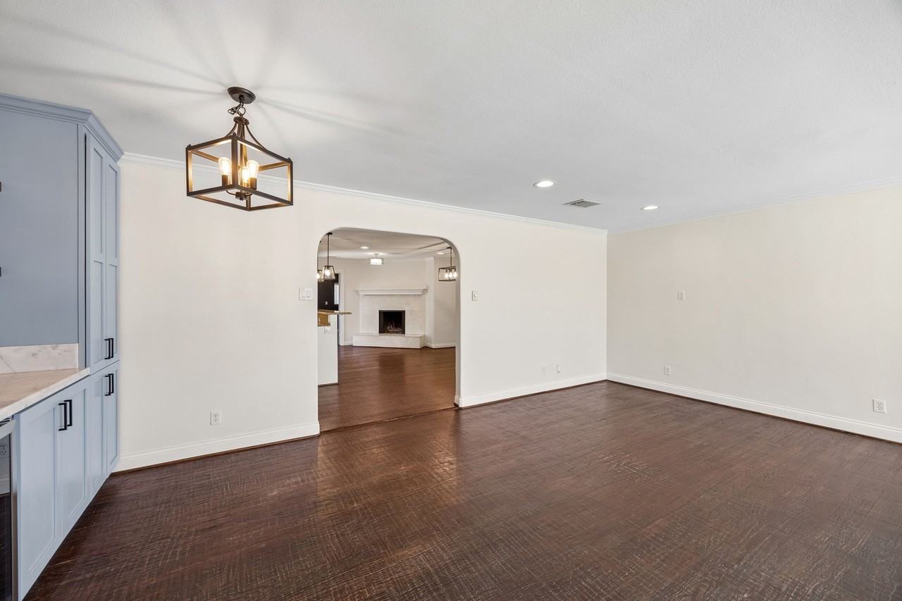 8618 Lockhaven Dr - Photo 3 of 25
