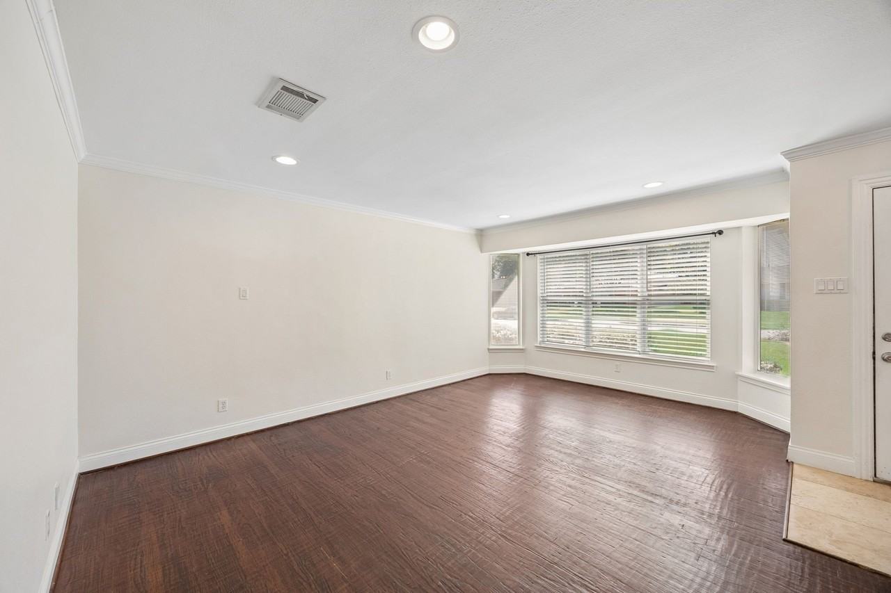 8618 Lockhaven Dr - Photo 4 of 25