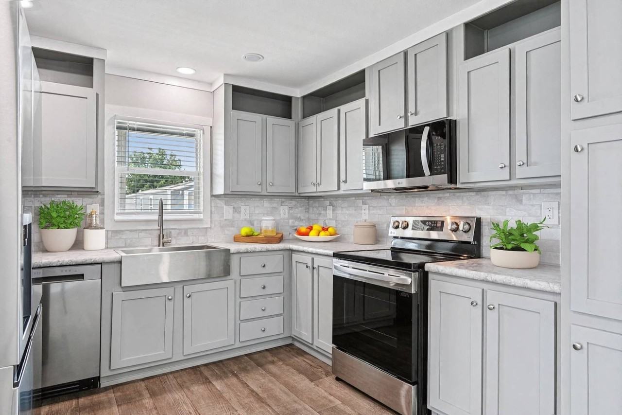 1635 American Dr - Photo 3 of 16