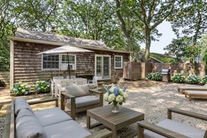 featured image of 10 Spring Ln