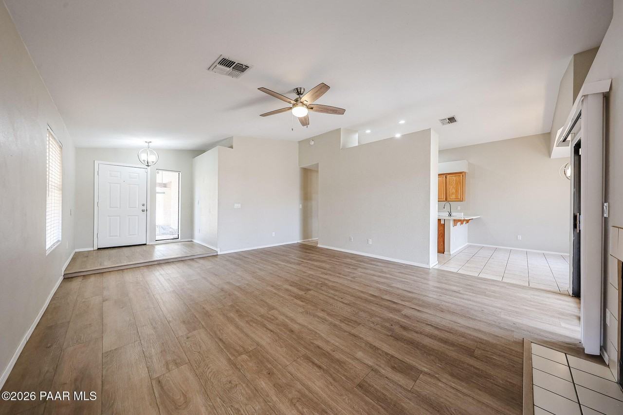 6320 W Paradise Ln - Photo 5 of 31