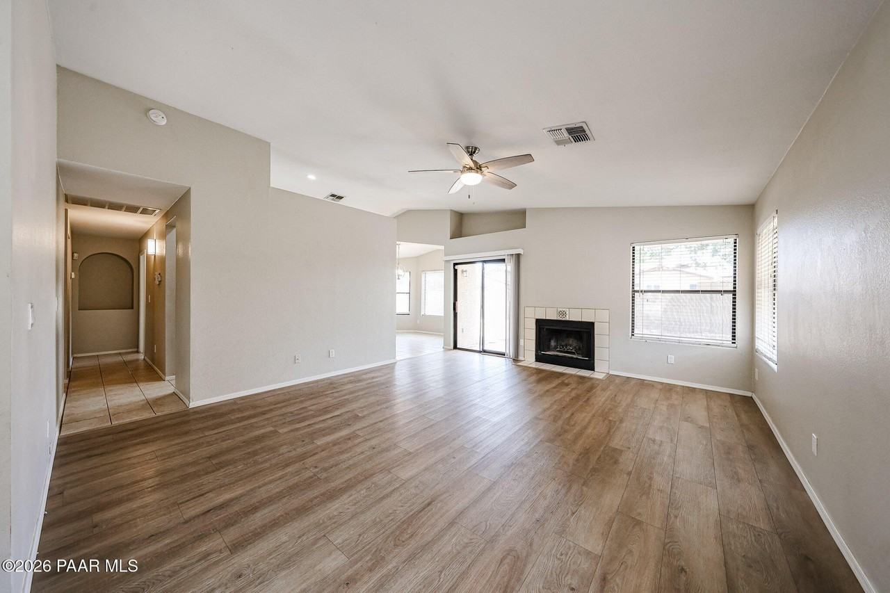 6320 W Paradise Ln - Photo 7 of 31