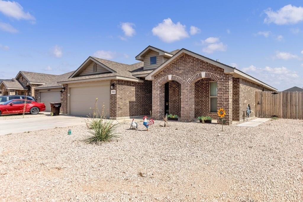 2512 Blazing Saddle Blvd - Photo 2 of 26