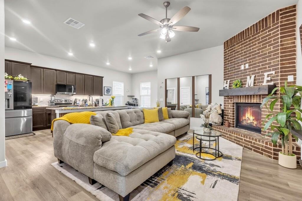 2512 Blazing Saddle Blvd - Photo 5 of 26