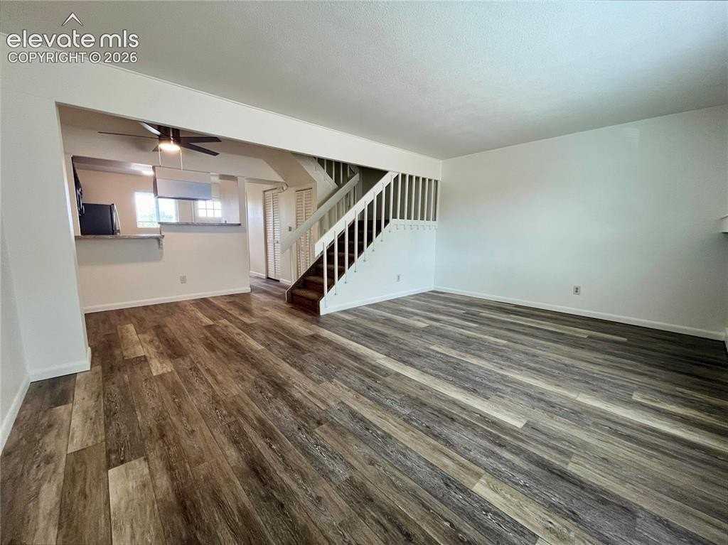 2433 Cherokee Park Pl - Photo 2 of 10