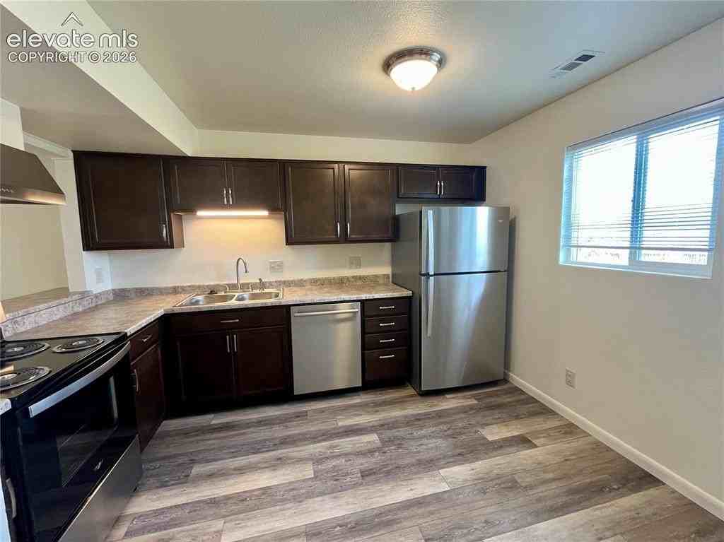 2433 Cherokee Park Pl - Photo 6 of 10