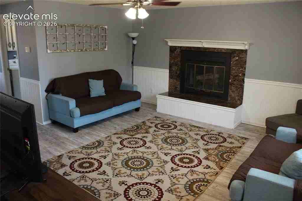 2229 Moccassin Dr - Photo 3 of 25
