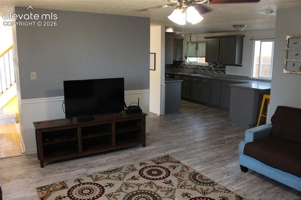 2229 Moccassin Dr - Photo 4 of 25