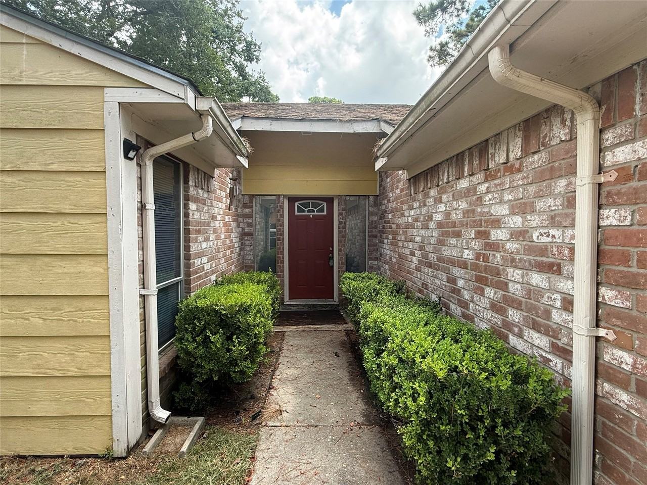 22722 Briarcreek Blvd - Photo 3 of 18
