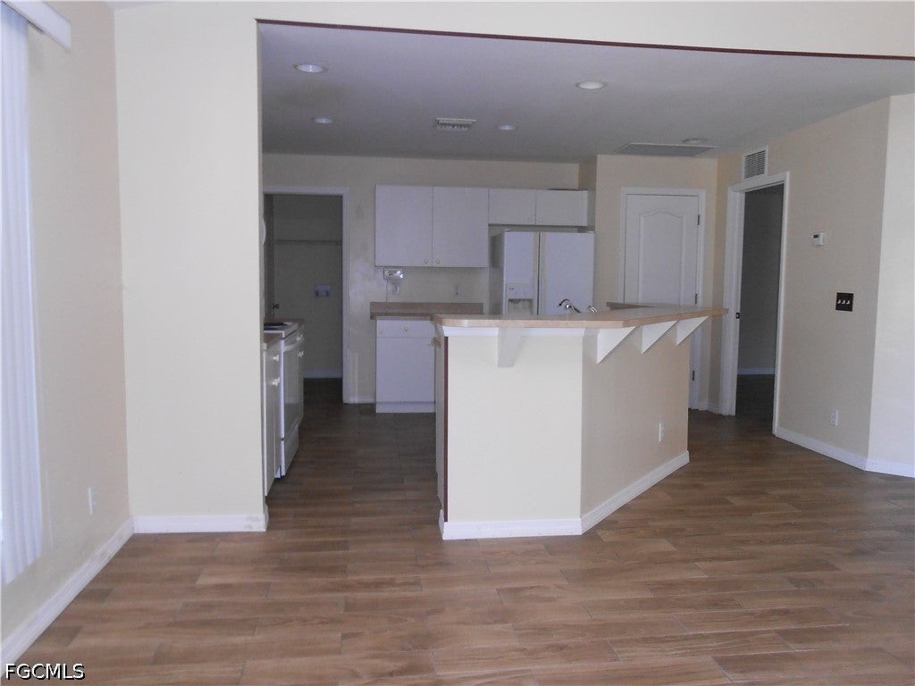 1221 Belair St E - Photo 4 of 20