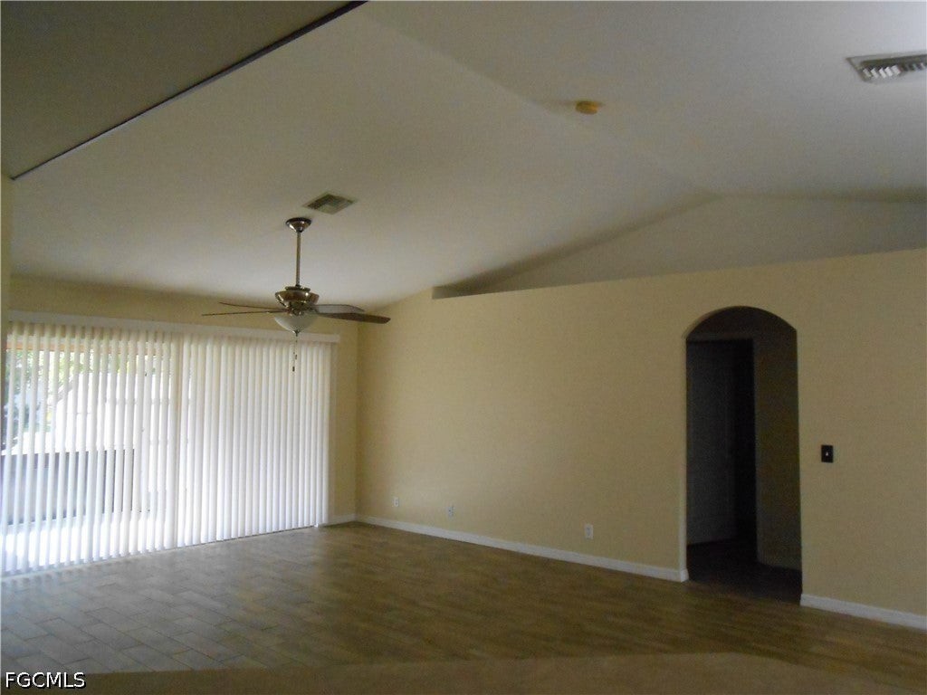 1221 Belair St E - Photo 7 of 20