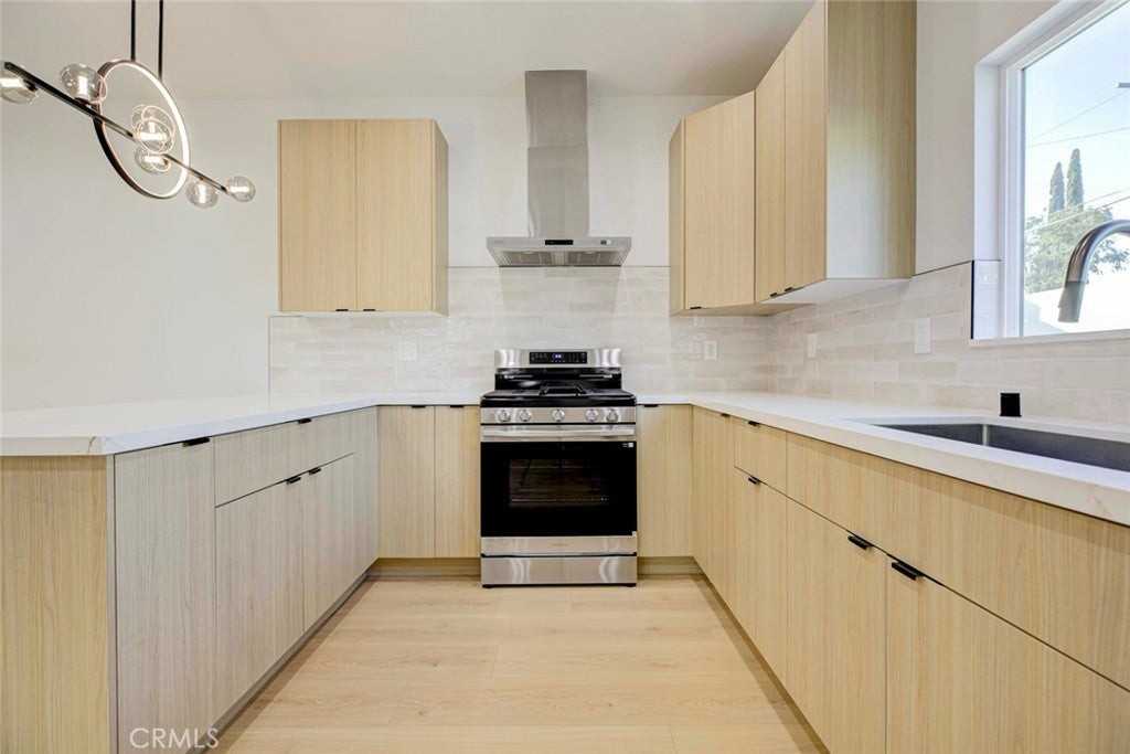 2242 N Keystone St - Photo 5 of 21