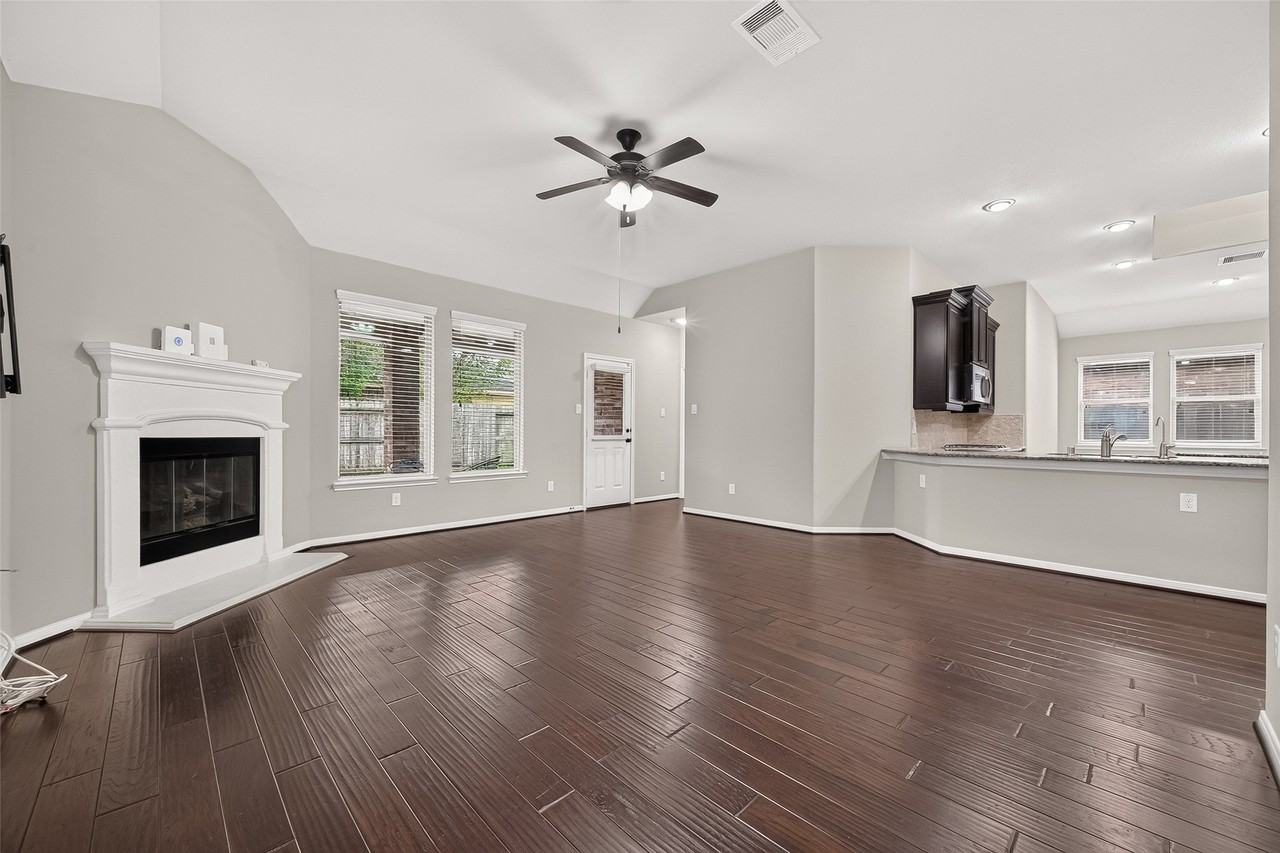 24311 Piazza Dr - Photo 3 of 29