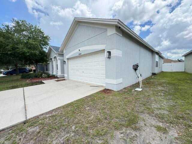 10868 Standing Stone Dr - Photo 2 of 39