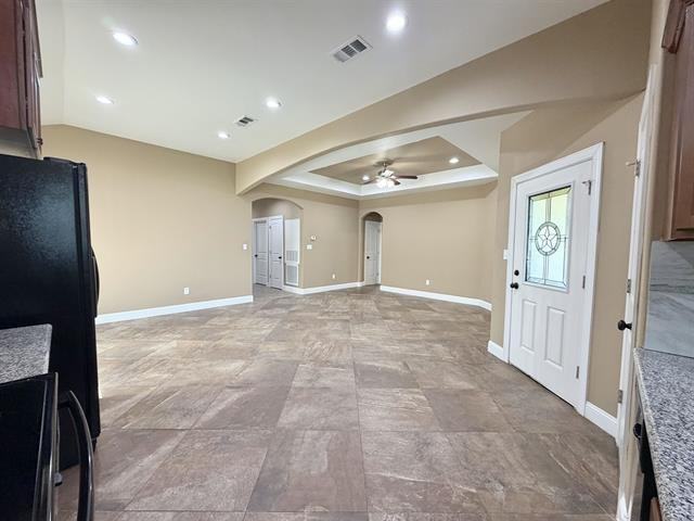 2850 Amber Ave - Photo 3 of 39