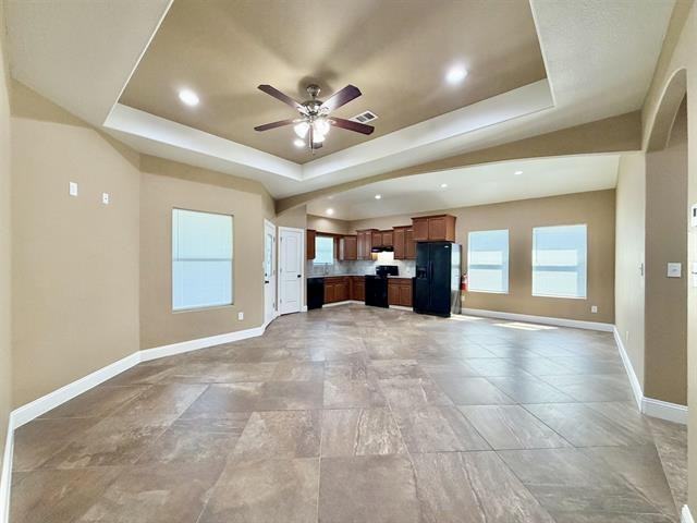 2850 Amber Ave - Photo 4 of 39