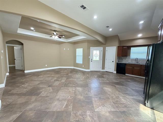 2850 Amber Ave - Photo 5 of 39