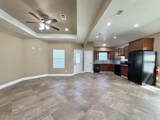 2850 Amber Ave - Photo 6 of 39