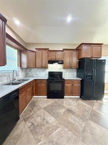 2850 Amber Ave - Photo 7 of 39