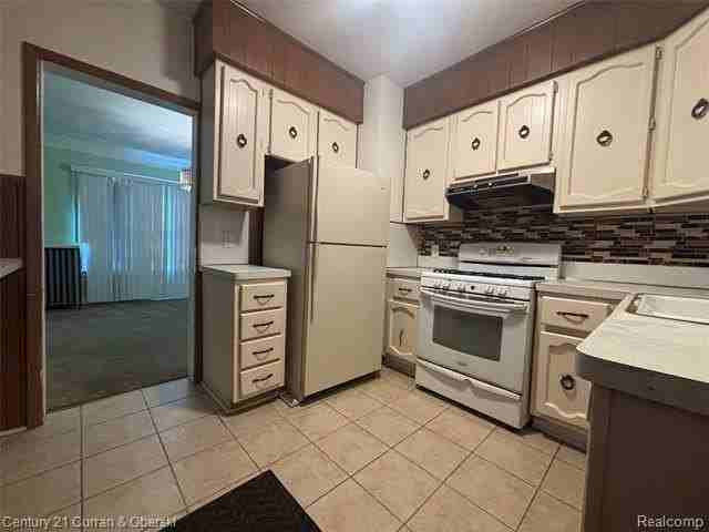 3237 Calvert St - Photo 5 of 10