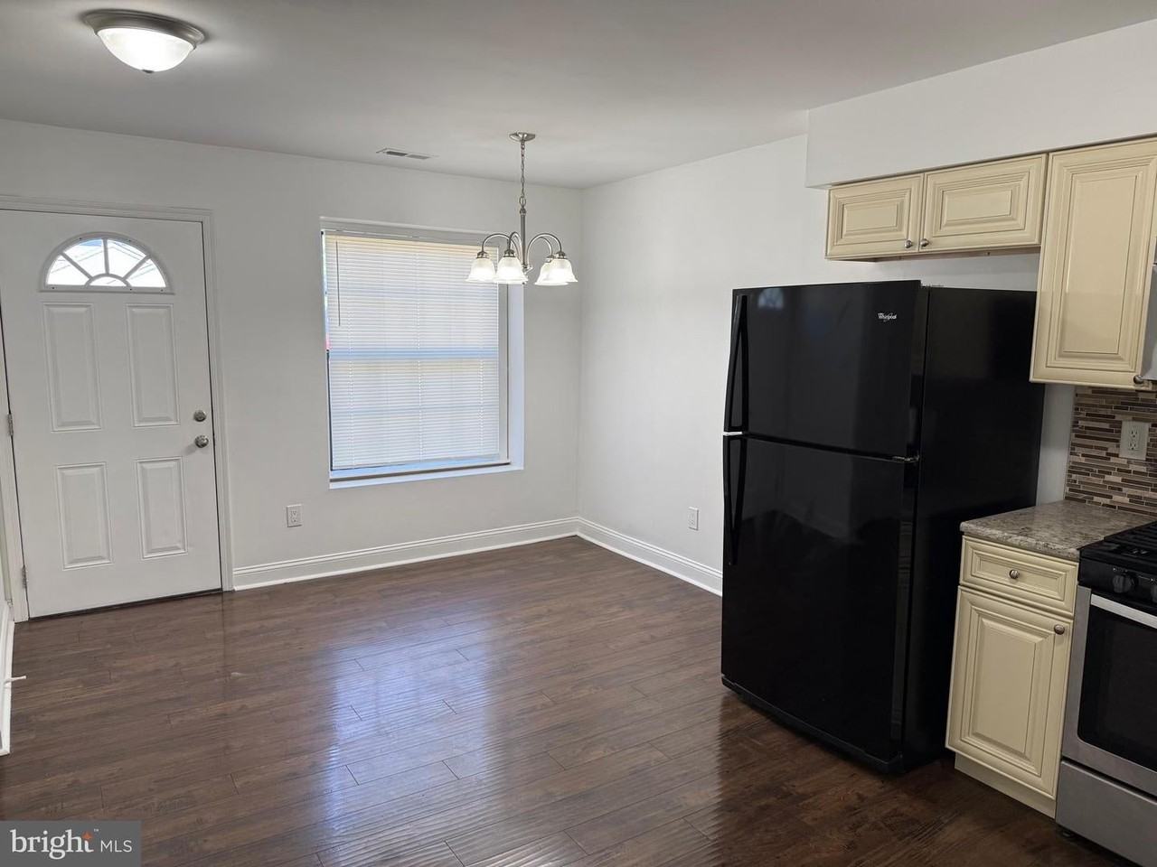 1042 Baywood Dr - Photo 6 of 19