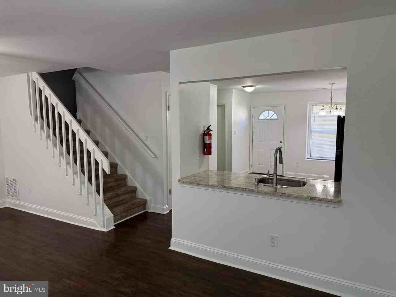 1042 Baywood Dr - Photo 7 of 19