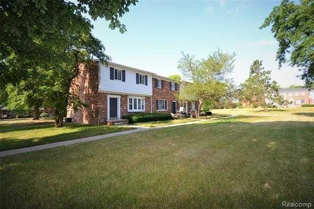 559 Fox Hills Dr N - Photo 2 of 21