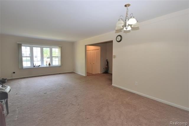 559 Fox Hills Dr N - Photo 5 of 21